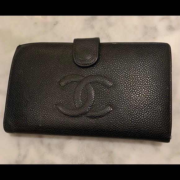 CHANEL Handbags - Chanel Authentic Vintage Ecarlate Wallet in black.